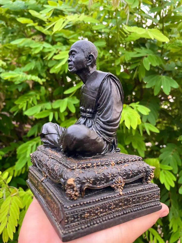 Rare Luang Phor Koon "Amata Wajaa" Statue 5" - B.E. 2540 (1997)